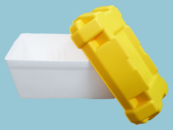 battery box with outlets